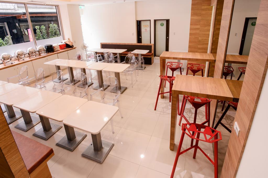 Hotel Kiwi-Taichung Station Branch 1 Extérieur photo