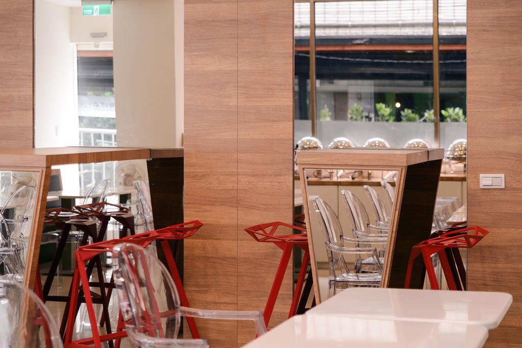 Hotel Kiwi-Taichung Station Branch 1 Extérieur photo